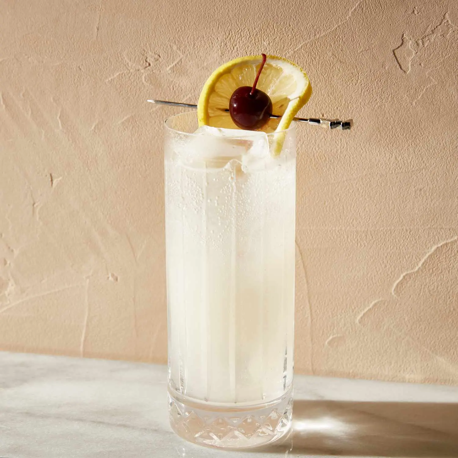 🧪 Experimento #50: O Dissipador Térmico Cilíndrico (Tom Collins)